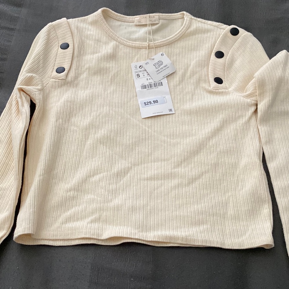 Zara size small shirt with buttons on shoulders